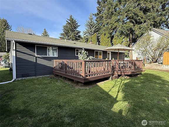 5th image of 616 212th Street SW