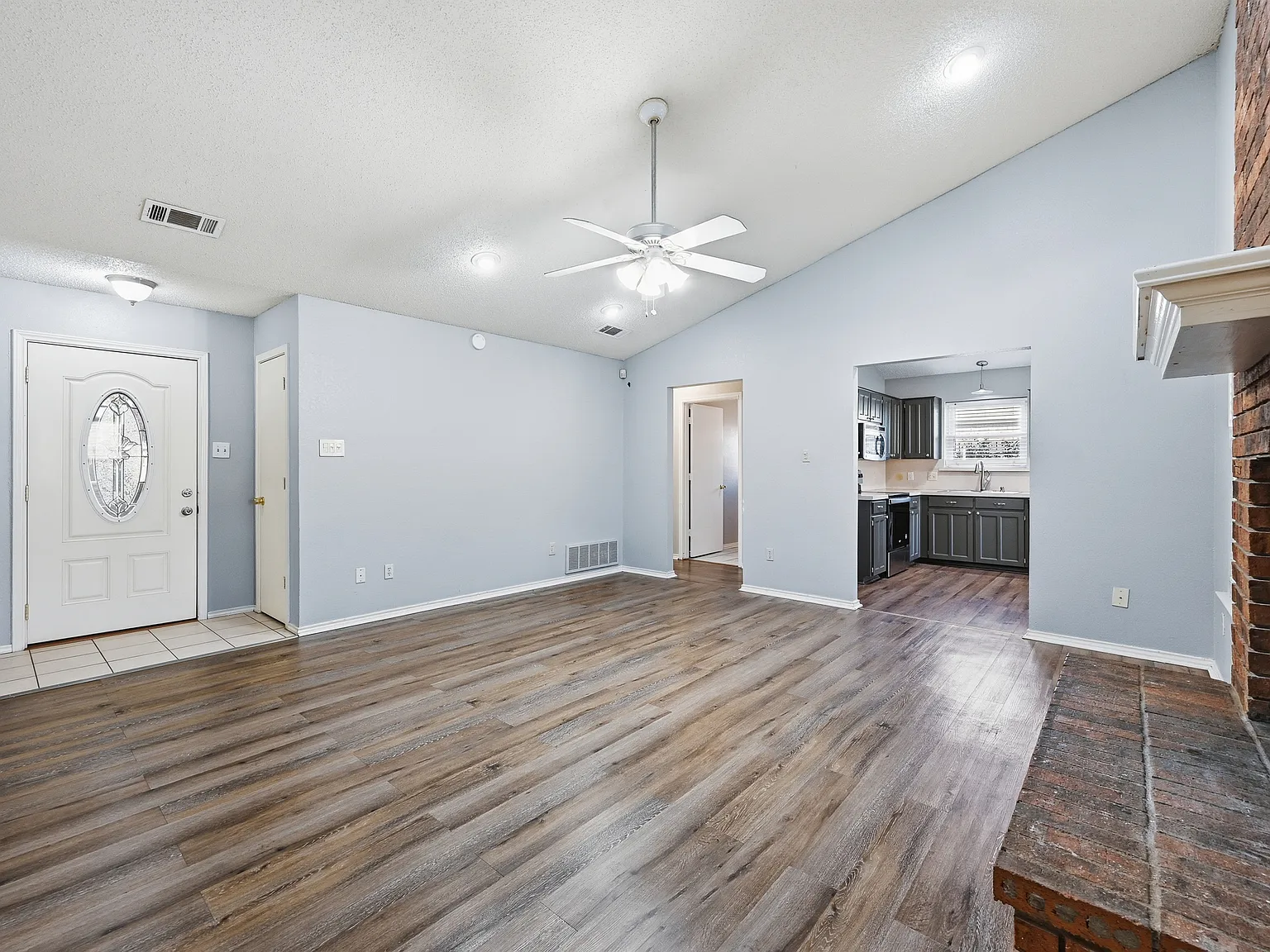 6421 Fairview Dr — Photo 3