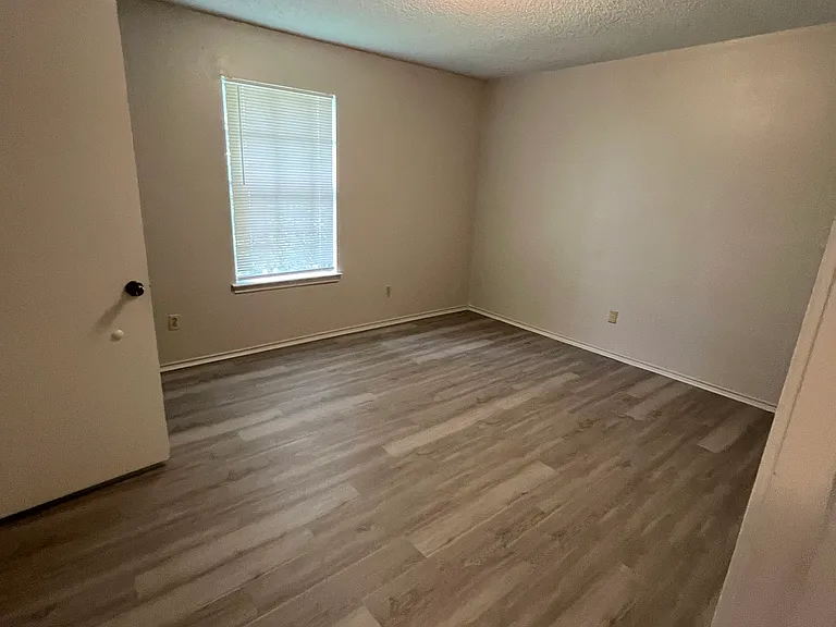 1048 Oregon Ave #B — Photo 12