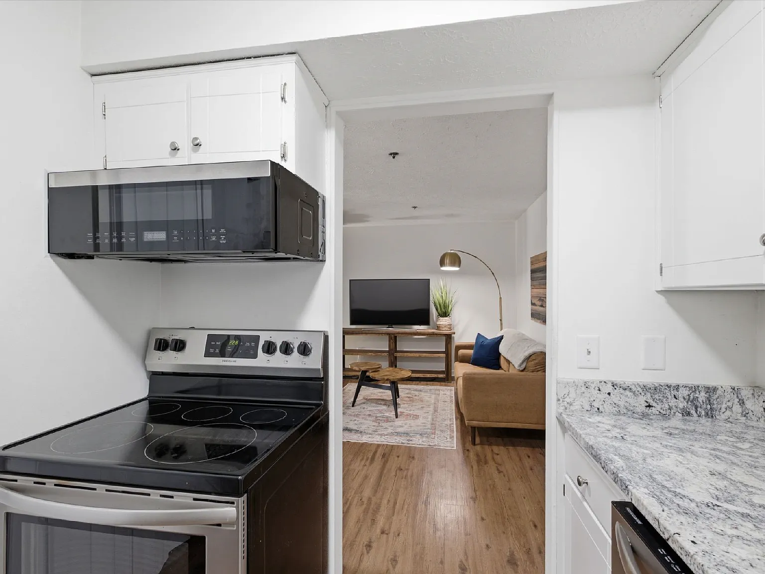 2 bed, 800 sqft, $2,800 — Photo 4