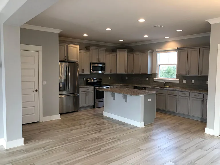 206 Montclair Ave — Photo 2