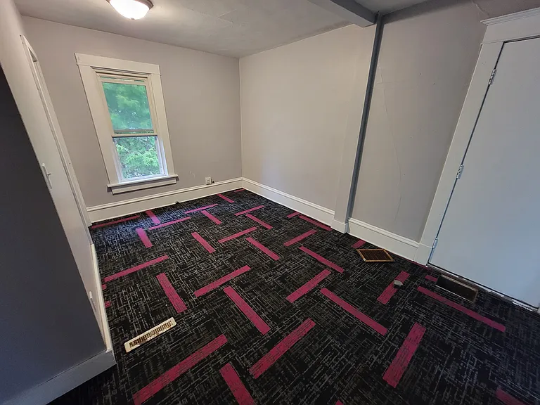 113 N Maple St — Photo 3
