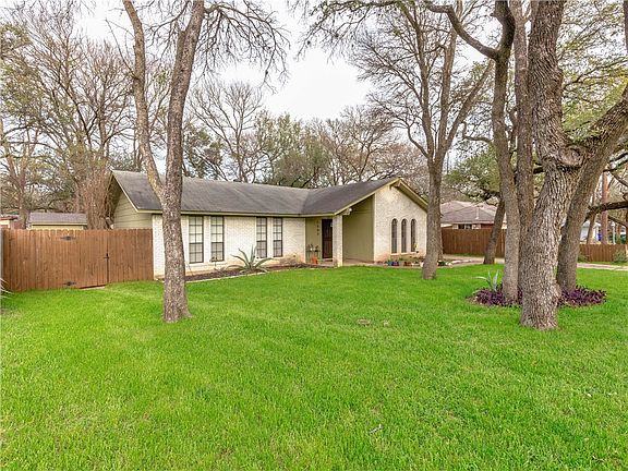 3rd image of 1502 Serene Oaks Dr