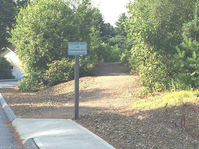2nd image of 28 Cardinal Dr