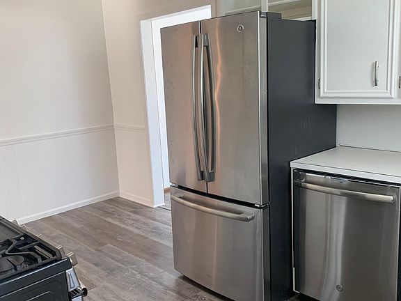 2nd image of 707 Everglade Dr SE
