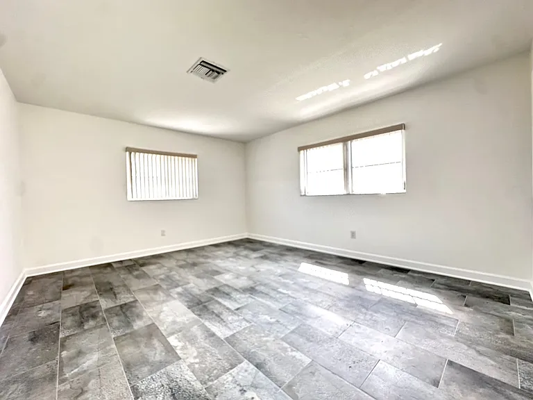10 158th Ave — Photo 14