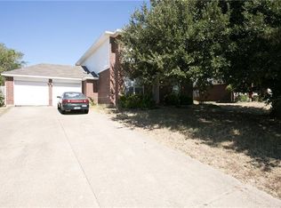 307 Meadowglen Dr, Cedar Hill, TX 75104