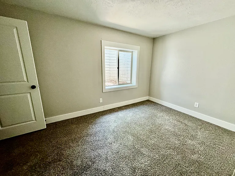 177 S 4 W — Photo 19