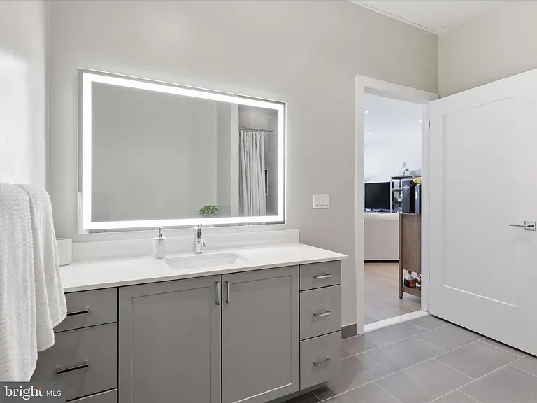 925 N Fairfax St #102 — Photo 9