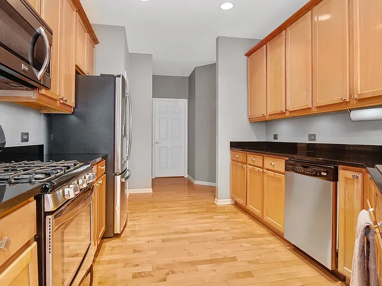 423 Vaughn Cir — Photo 8
