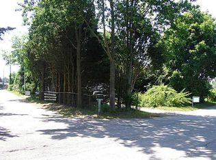 48 Oak St, Portsmouth, RI 02871