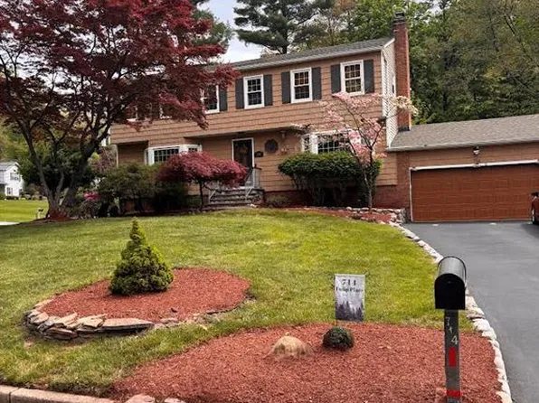 714 Tulip Pl, River Vale, NJ 07675