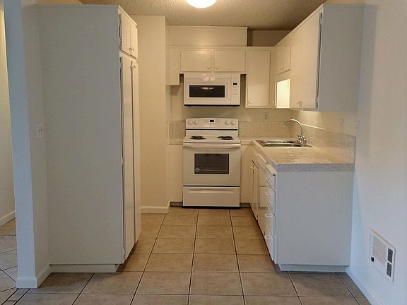 3rd image of 3476 Garnet St #142