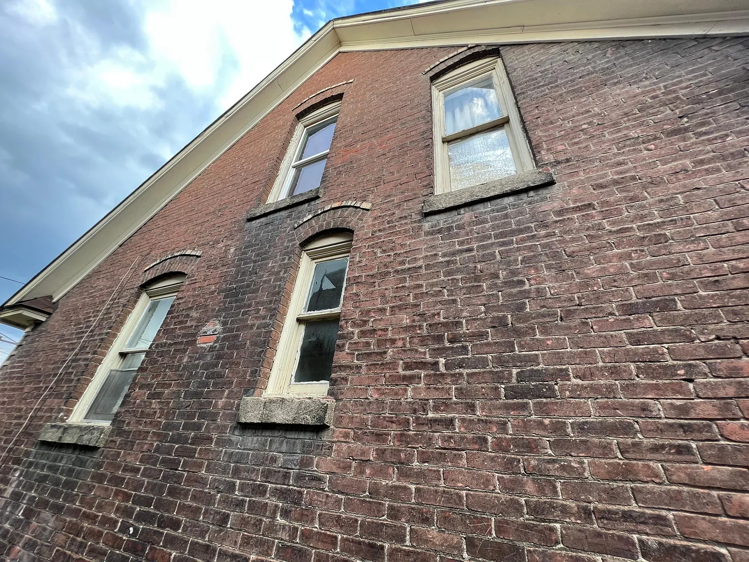 3 bed, 1100 sqft, $1,300 — Photo 2