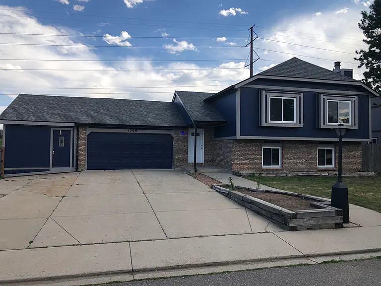 1700 Gifford Dr — Photo 1