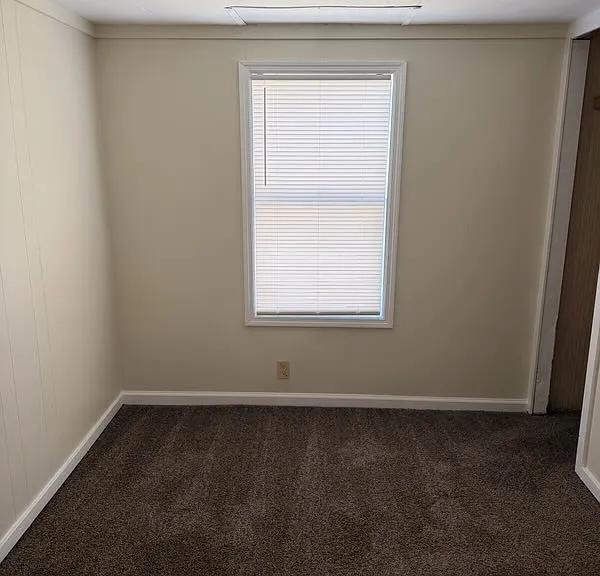 210 Theresa Ln — Photo 4
