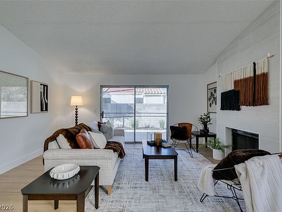 3rd image of 2747 Quaker Ridge Rd