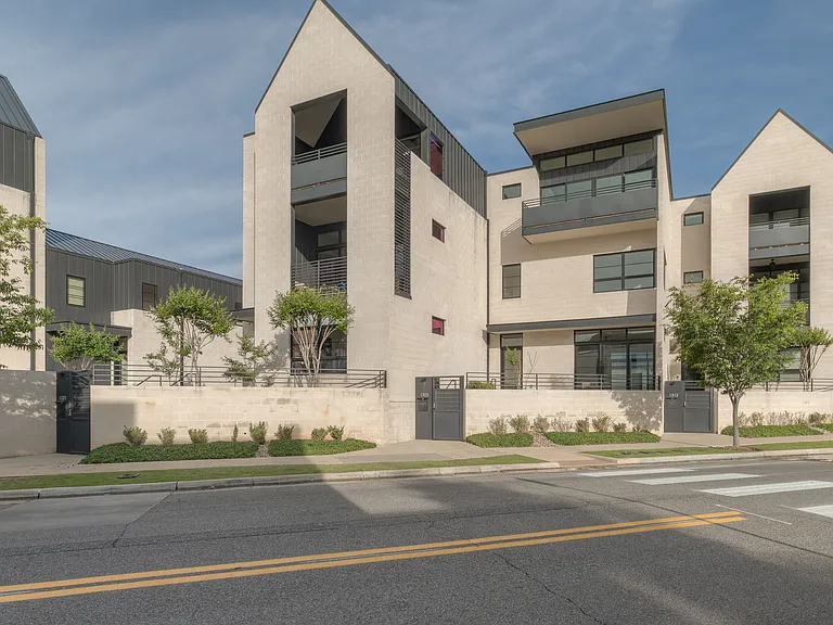1303 N Dewey Ave — Photo 17