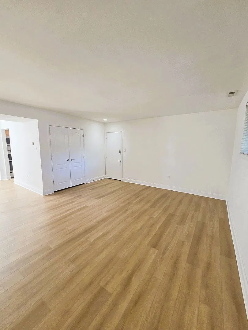 Brooke Court Apartments — Photo 2