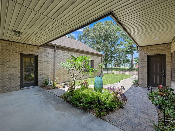 5th image of 273 Augusta Dr