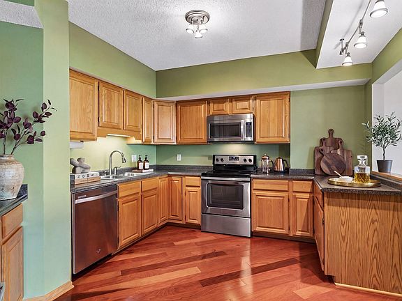 5th image of 168 6th St E Unit 3702