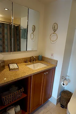 Sold by R New York | media 8