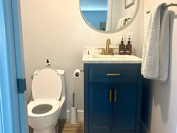 2nd image of 1526 Downs St