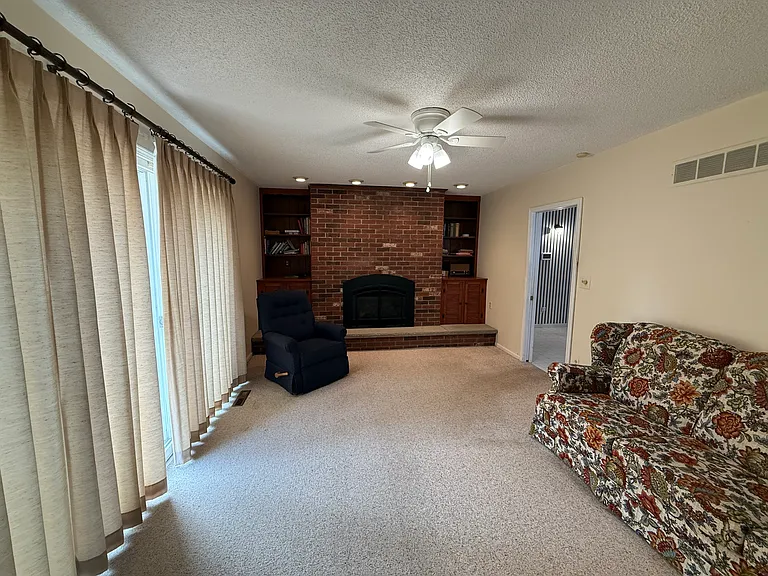 579 Colby St — Photo 11