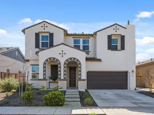 588 Overstone Ave, Madera, CA 93636