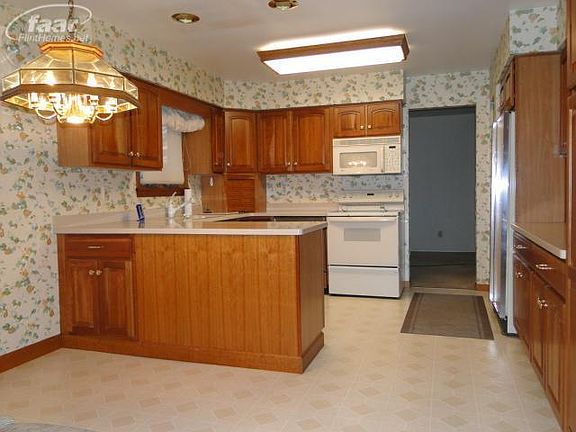 3rd image of 3513 Blue Lake Dr