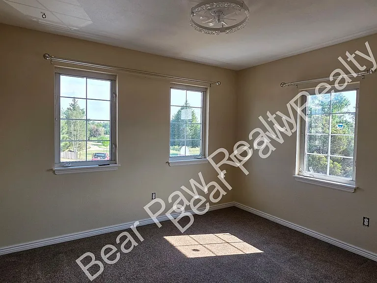 322 Hacienda Ct — Photo 14