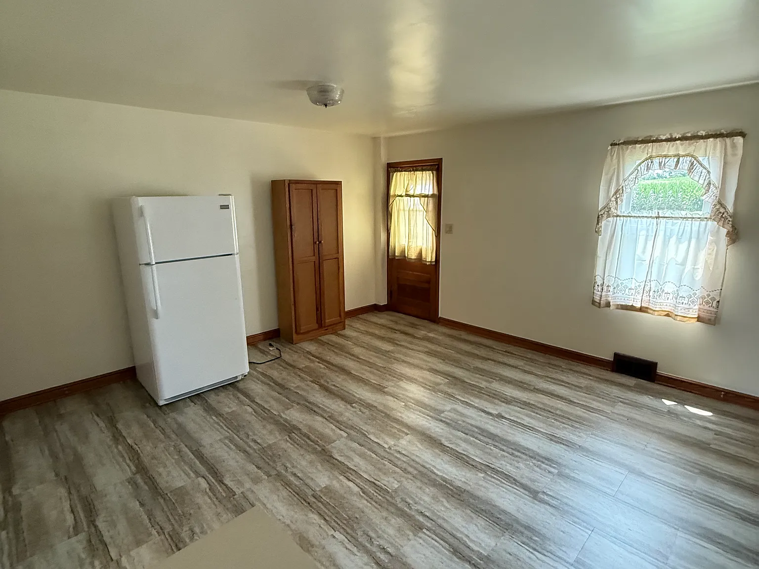 2 bed, 1200 sqft, $1,295 — Photo 4