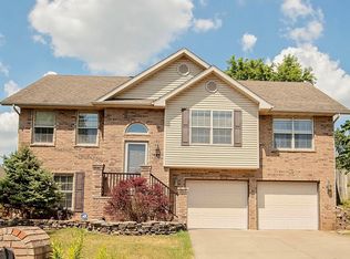 121 W Sandalwood Ln, Nixa, MO 65714