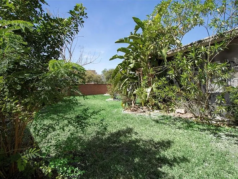 1412 Blackwater Pond Dr — Photo 30