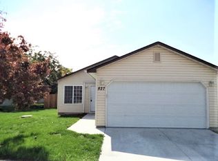 827 E Cottage Ave, Nampa, ID 83686