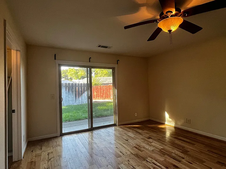 786 Portal Dr — Photo 5