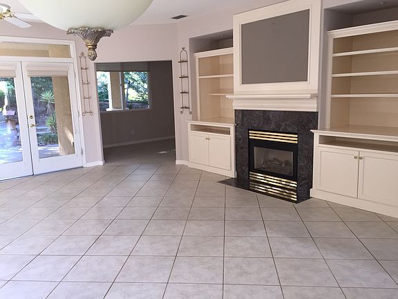 4th image of 305 Icaria Ct