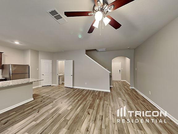 2nd image of 900 Mallorie Ln