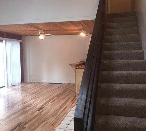 4th image of 121 Juanita Dr #221