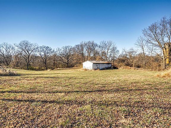 4th image of 370 Dona Rd