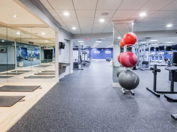 180 Riverside Boulevard image 34 of 71