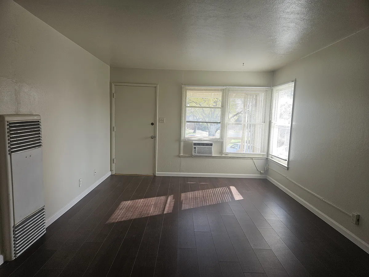 Building Photo - 2039 E Simpson Ave #4
