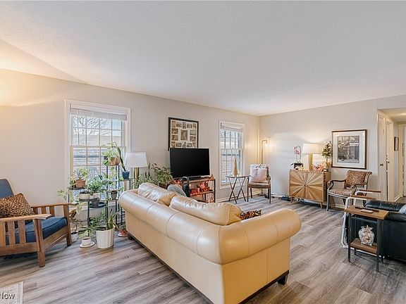 5th image of 25 Berkshire Ct APT 3A
