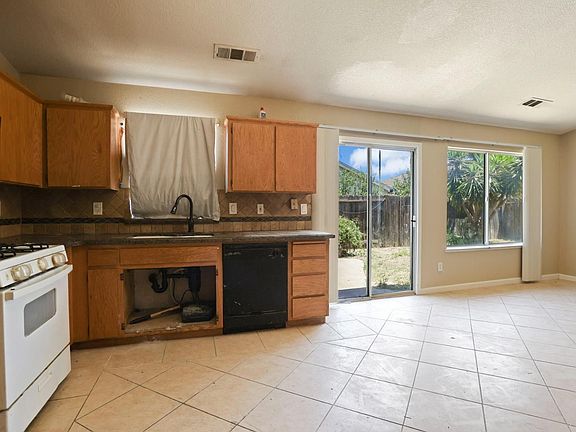 5th image of 2416 S Fresno Ave