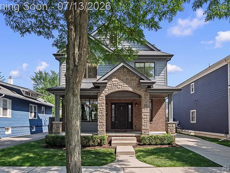 1049 Chapin Ave — Photo 2