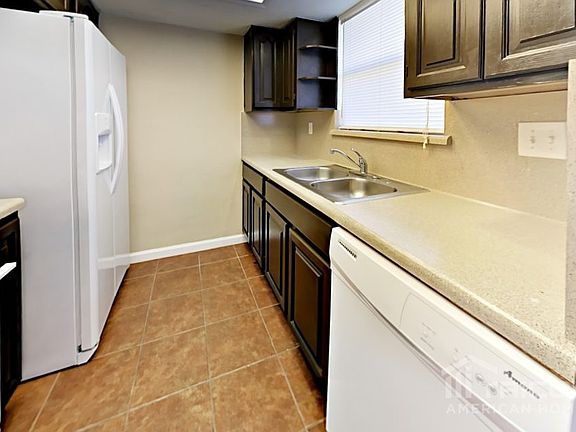 5th image of 7603 Meadow Green St