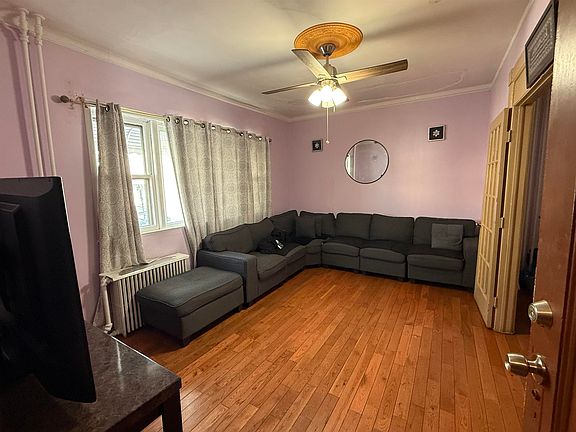 3rd image of 191 Boyd Ave