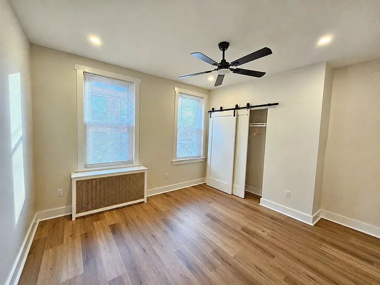 2525 E Madison St — Photo 9