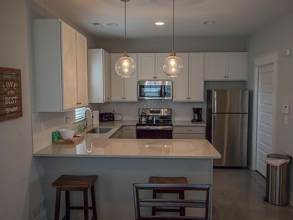 4th image of 1732 Pecan St #A