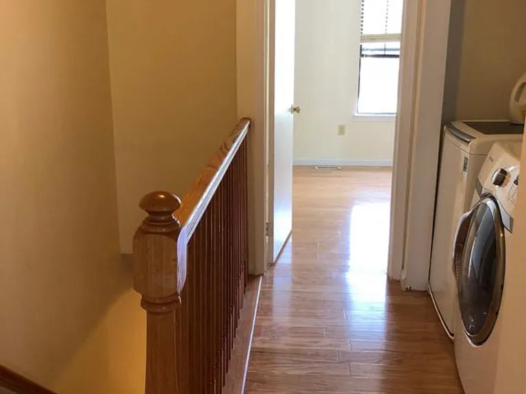 240 Hampshire Ct #240 — Photo 7